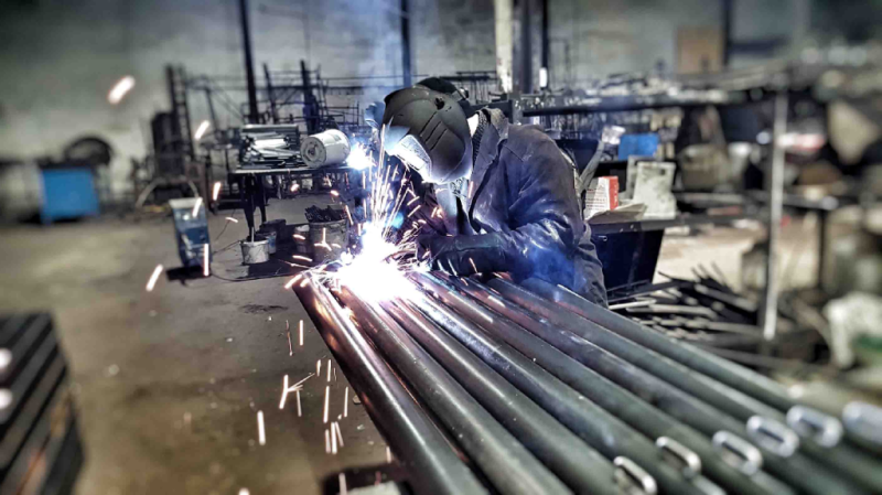 Какие материалы используют при изготовлении уличного спортивного оборудования в Нижнем Новгороде?